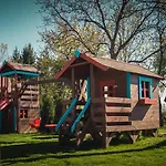 Pod Swierkami & Jacuzzi Nyaraló *