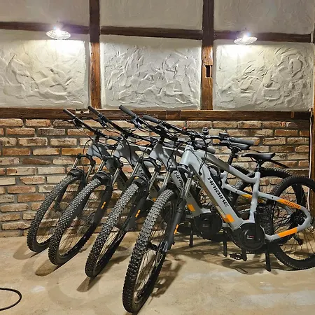 Дом отдыха Pod Swierkami & Jacuzzi Еленя-Гура