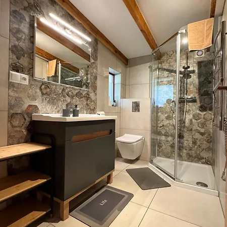 Holiday home Pod Swierkami & Jacuzzi *