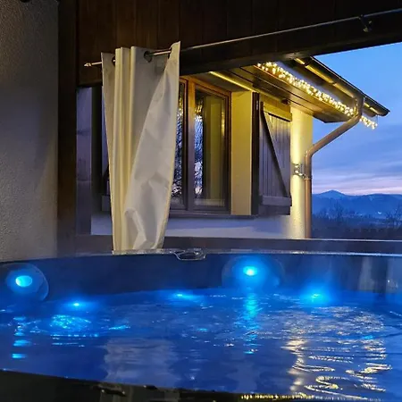 Pod Swierkami & Jacuzzi Holiday home
