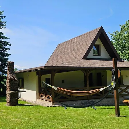 Pod Swierkami & Jacuzzi Дом отдыха Еленя-Гура