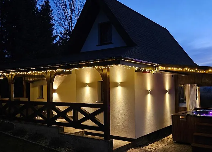 Pod Swierkami & Jacuzzi Дом отдыха *