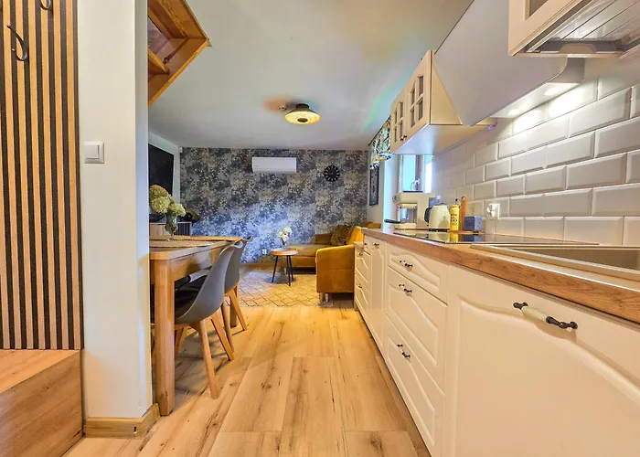 Pod Swierkami & Jacuzzi Сasa de vacaciones Jelenia Góra